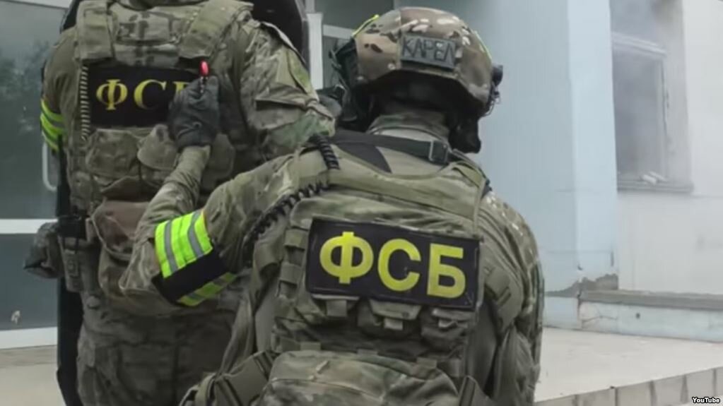 ФСБ проводит обыски в правительстве Хабаровского края и "Роснефти" по делу экс-полпреда президента Ишаева