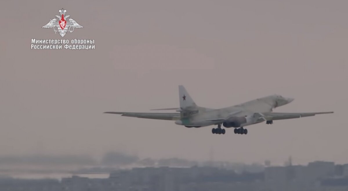 Больше получаса на высоте 1500 метров: видео первого полета модернизированного Ту-160М