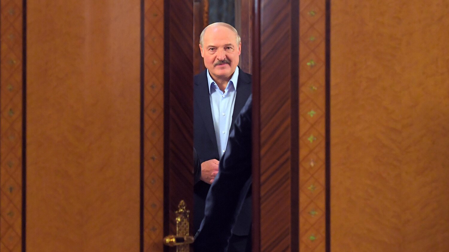 "Революции не будет", - Лукашенко отправил правительство в отставку