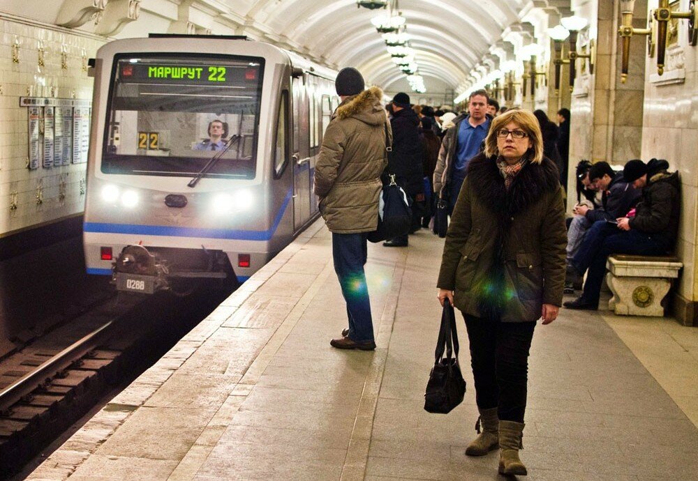 В подземке Москвы поезд едва не разорвал пассажира о край платформы. Пресс-служба метрополитена отрицает инцидент
