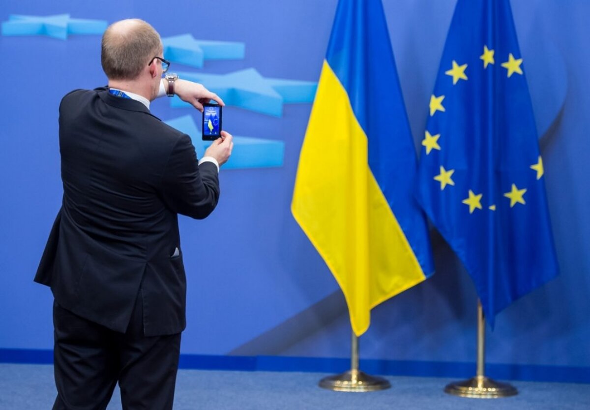 ​Соцопрос показал, хотят ли украинцы жить в ЕС и сотрудничать с НАТО