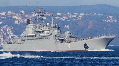 На Босфоре "тесно" от российских десантных кораблей: кадры прохода трех боевых судов попали в Сеть