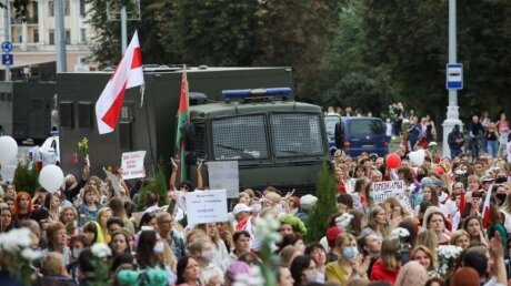 ​Тысячи протестующих вышли на акцию в поддержку Колесниковой в Минске: известно о первых задержаниях