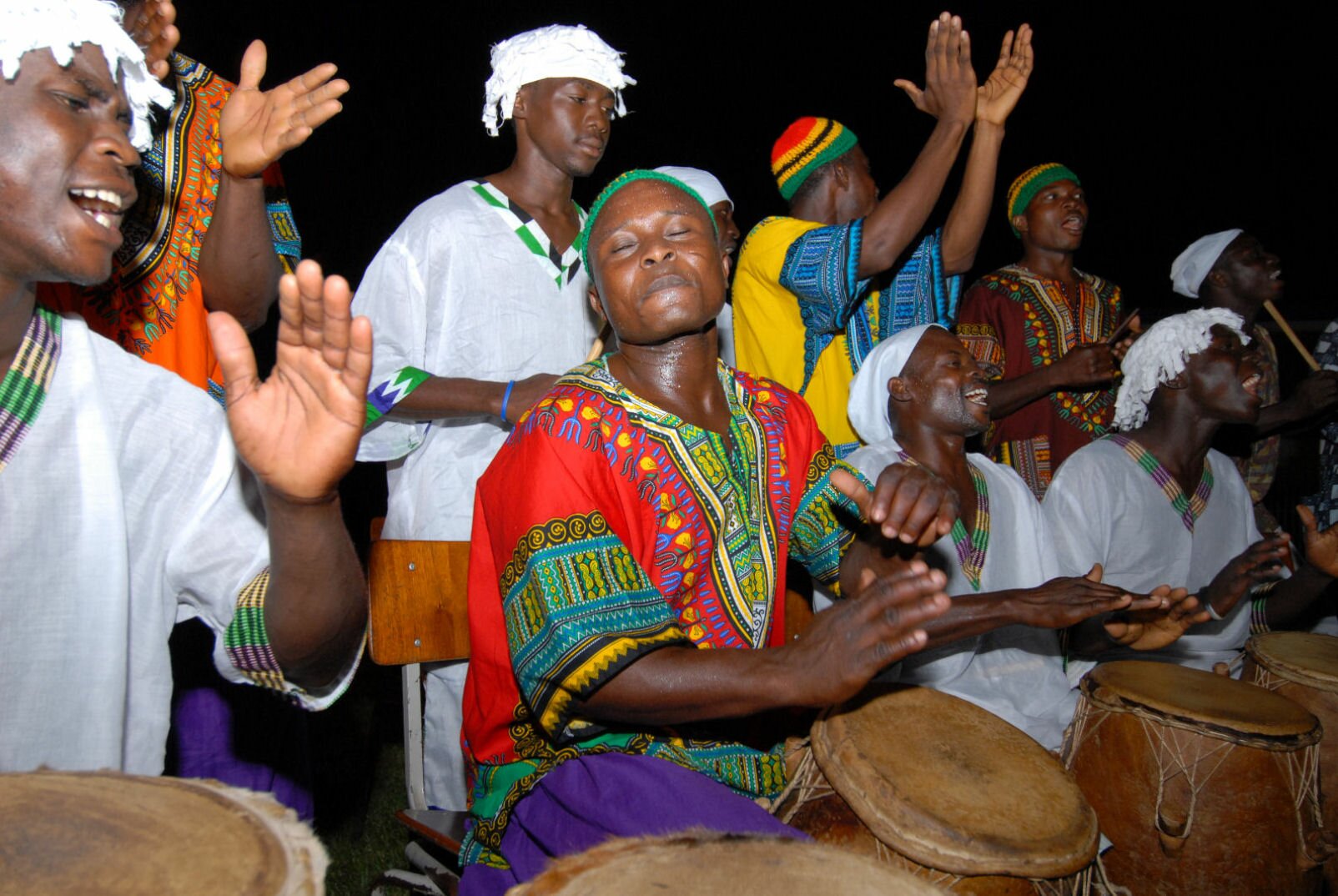 Современная африканская музыка. Музыкальная культура Африки. Музыканты африканцы. Музыкальные традиции народов Африки. Африканский барабан.