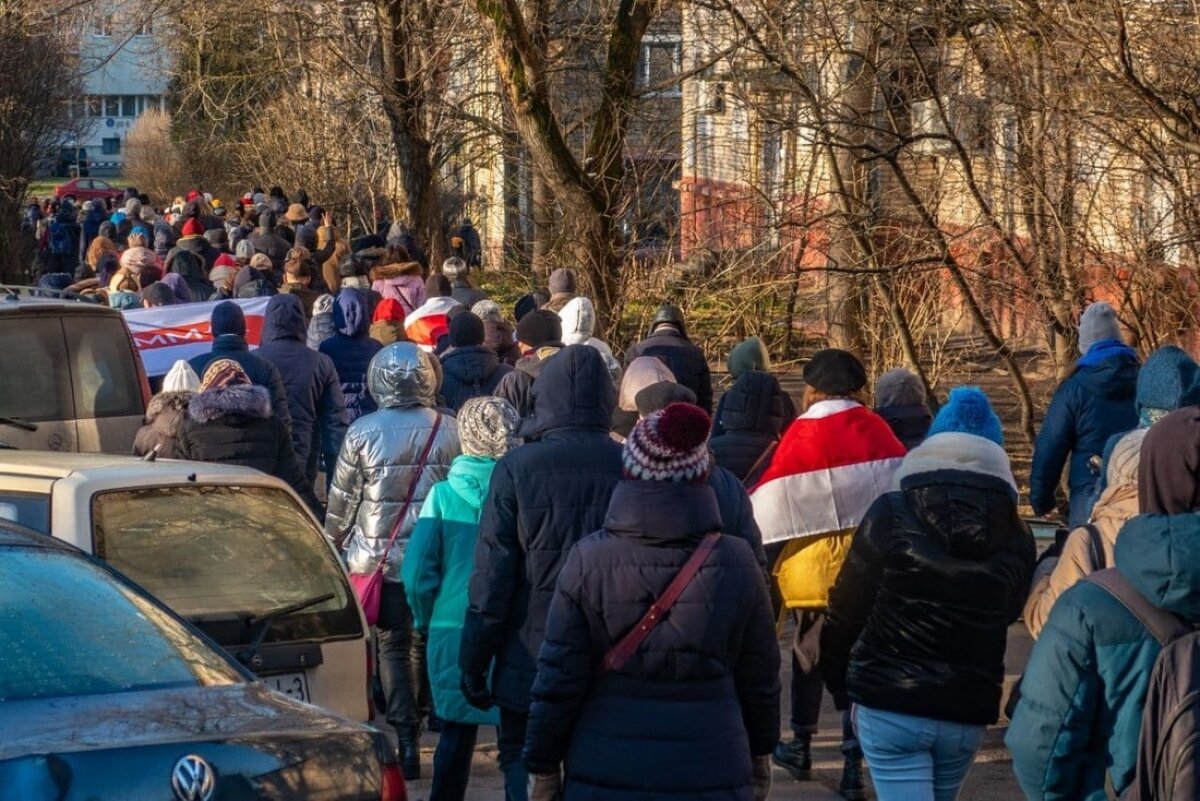 В Сети показали кадры разгонов и задержаний протестующих в Минске: силовики отлавливали активистов даже во дворах 