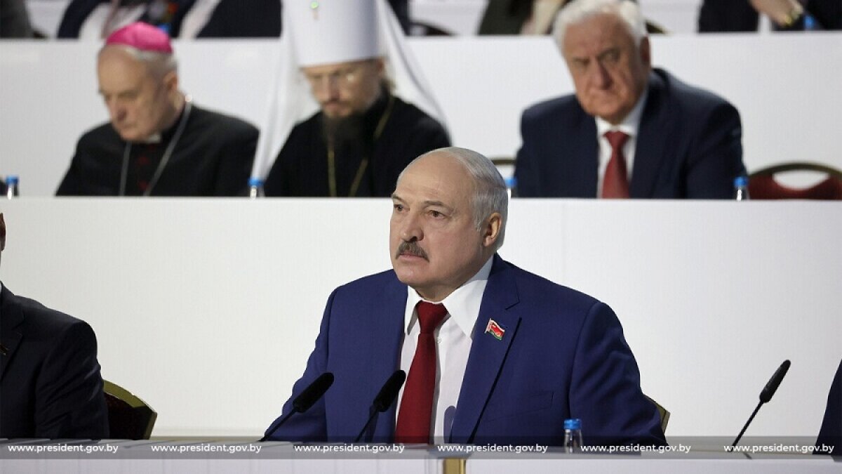 Лукашенко решил отказаться от нейтралитета Белоруссии, изменив Конституцию