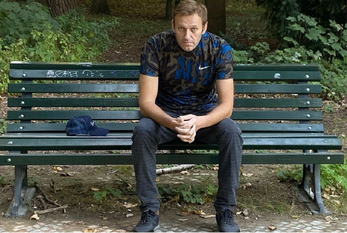 ​Навальный "обиделся" на Пескова и решил подать на него в суд