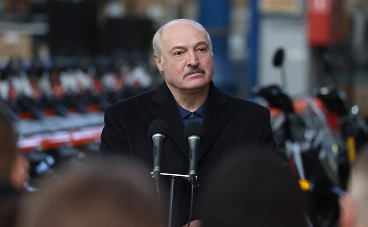 Лукашенко порассуждал о "настоящей диктатуре" в Белороуссии 