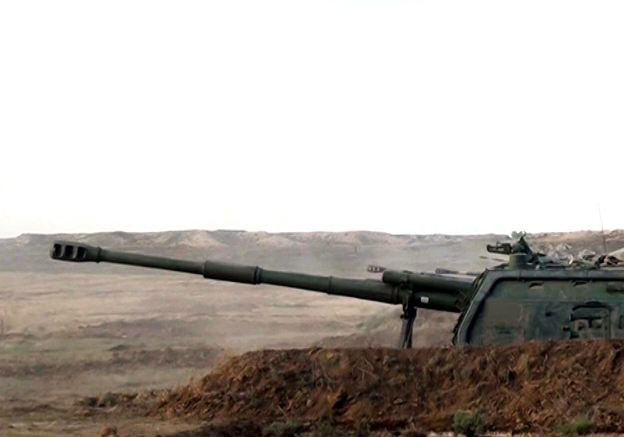 ​Авиация и артиллерия: ВС Азербайджана окружили Шуши с трех сторон – СМИ