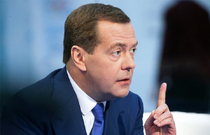 ​Медведев предложил новый формат рабочей недели для россиян, предупредив о проблеме
