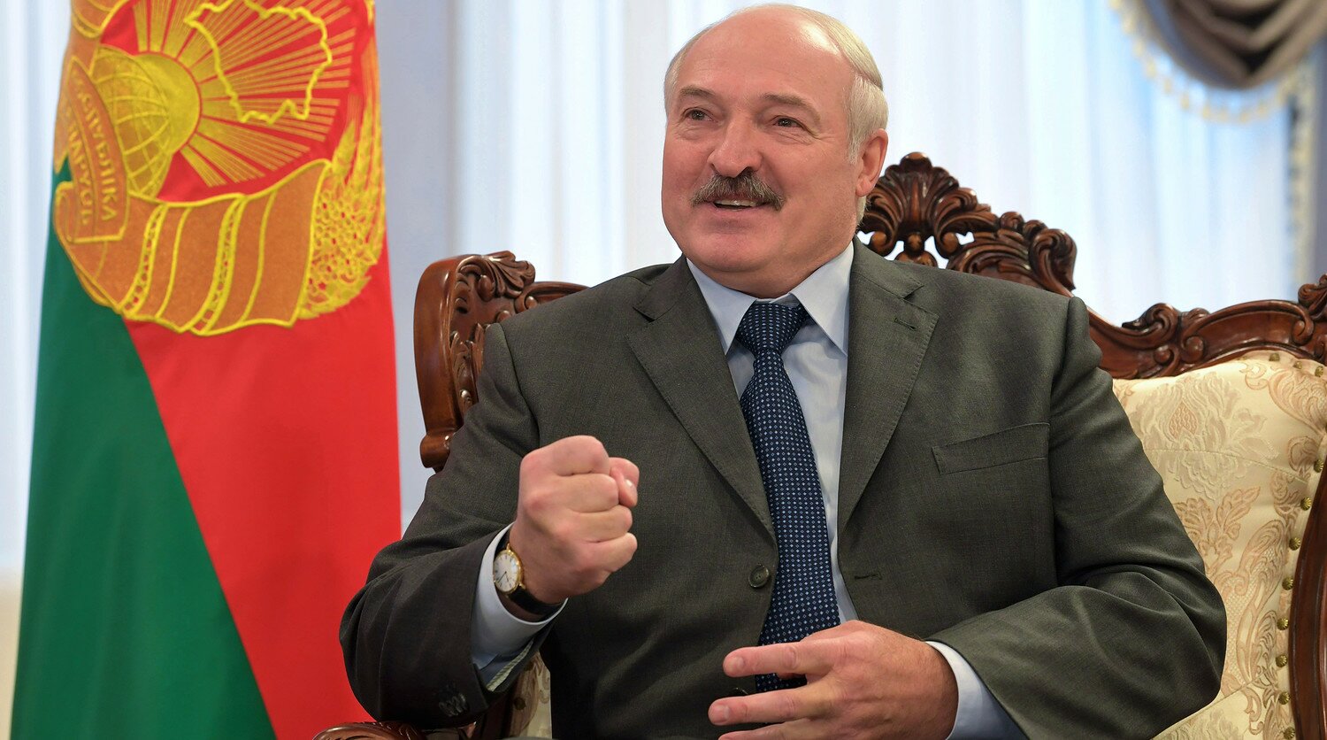 Лукашенко: "Белоруссия не Россия, власть на колени не станет"