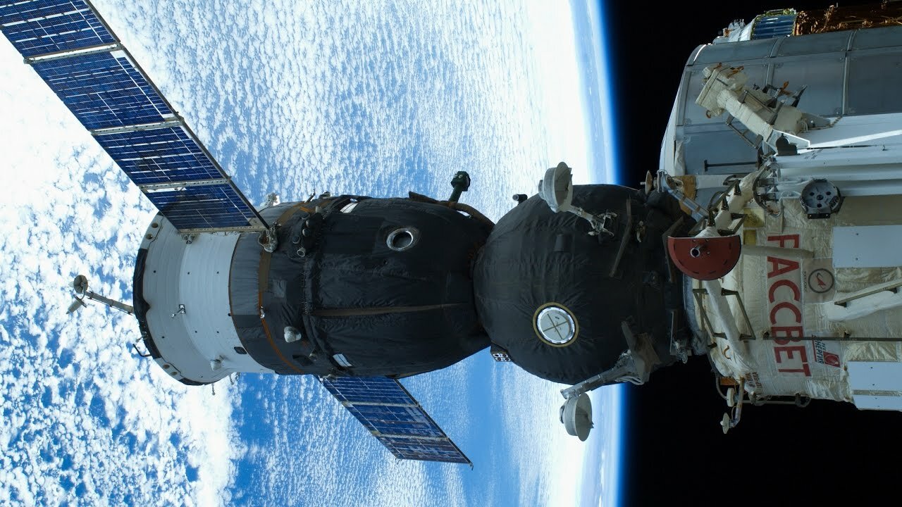 “Дырочка, пи-пи через клапан”, – Джанибеков рассказал о шоке космонавтов NASA от туалета на “Союзе”