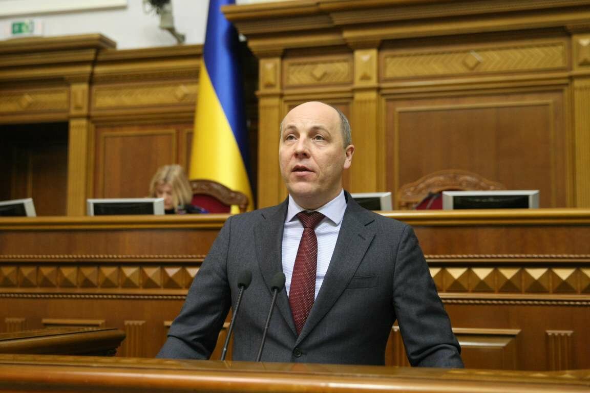 Парубий дал разъяснения относительно даты введения военного положения на Украине