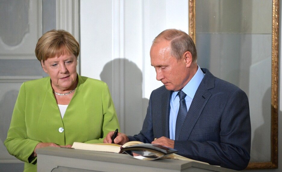 Стало известно, сколько длились переговоры Путина и Меркель тет-а-тет