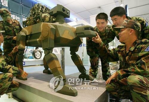 Южная Корея уже в ближайшие годы вооружится боевыми роботами, которые "изменят будущие войны", - кадры