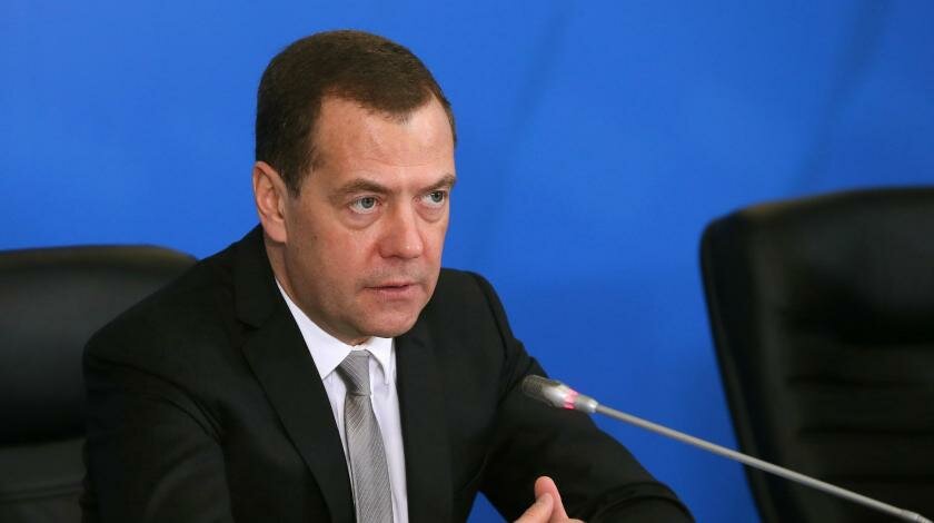Медведев отдал важное поручение в связи с крушением SSJ-100