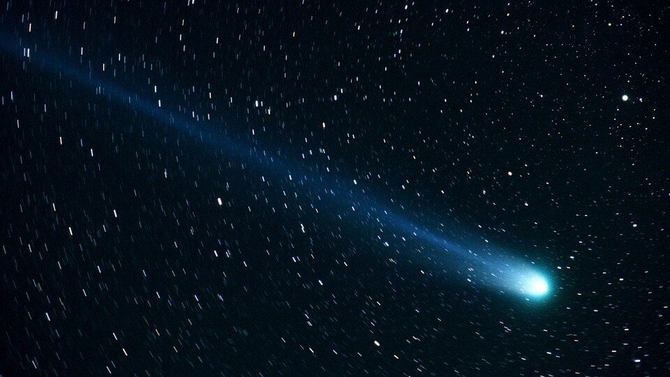 К Земле на всех порах мчится сокрушительная комета Хайнце, о которой в своем пророчестве говорил Нострадамус, – кадры 