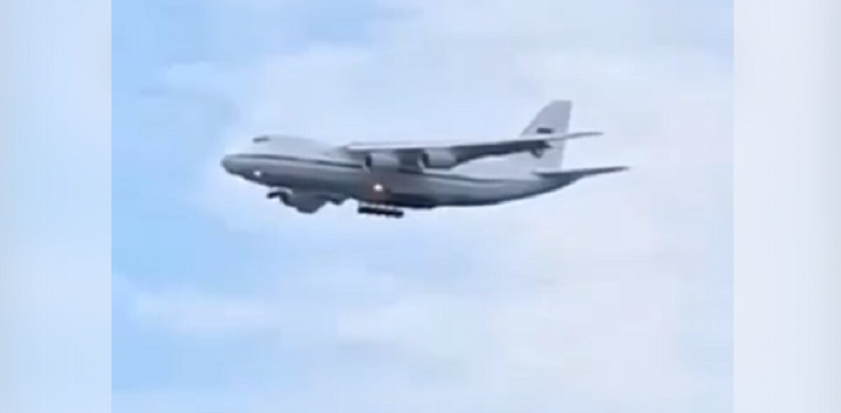Прибытие российского Ан-124 с истребителями на борту в Алжир показали на видео