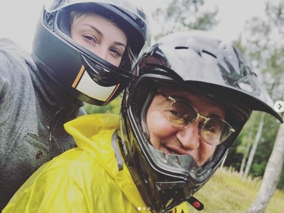Дмитрий Дибров и его жена Полина влетели на мотоцикле в дерево: известно состояние звездной пары – кадры