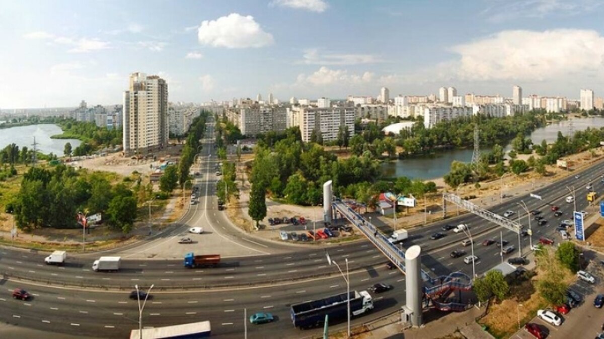 Проспект Бандеры в Киеве снова стал Московским 