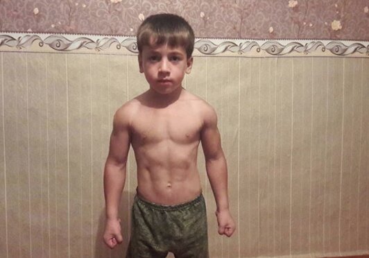 Пятилетний ребенок из Чечни готов повторить свой невероятный рекорд по отжиманиям - названа дата