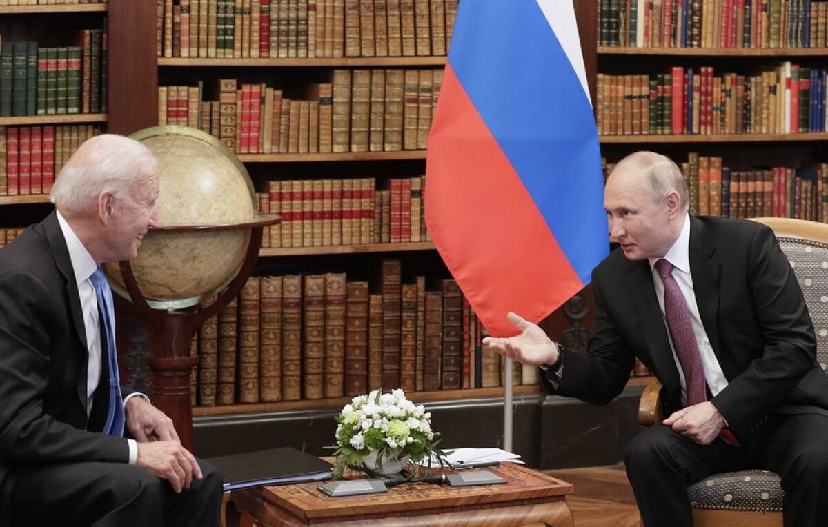 Байден пообещал ввести санкции против Путина, если Россия "вторгнется" на Украину