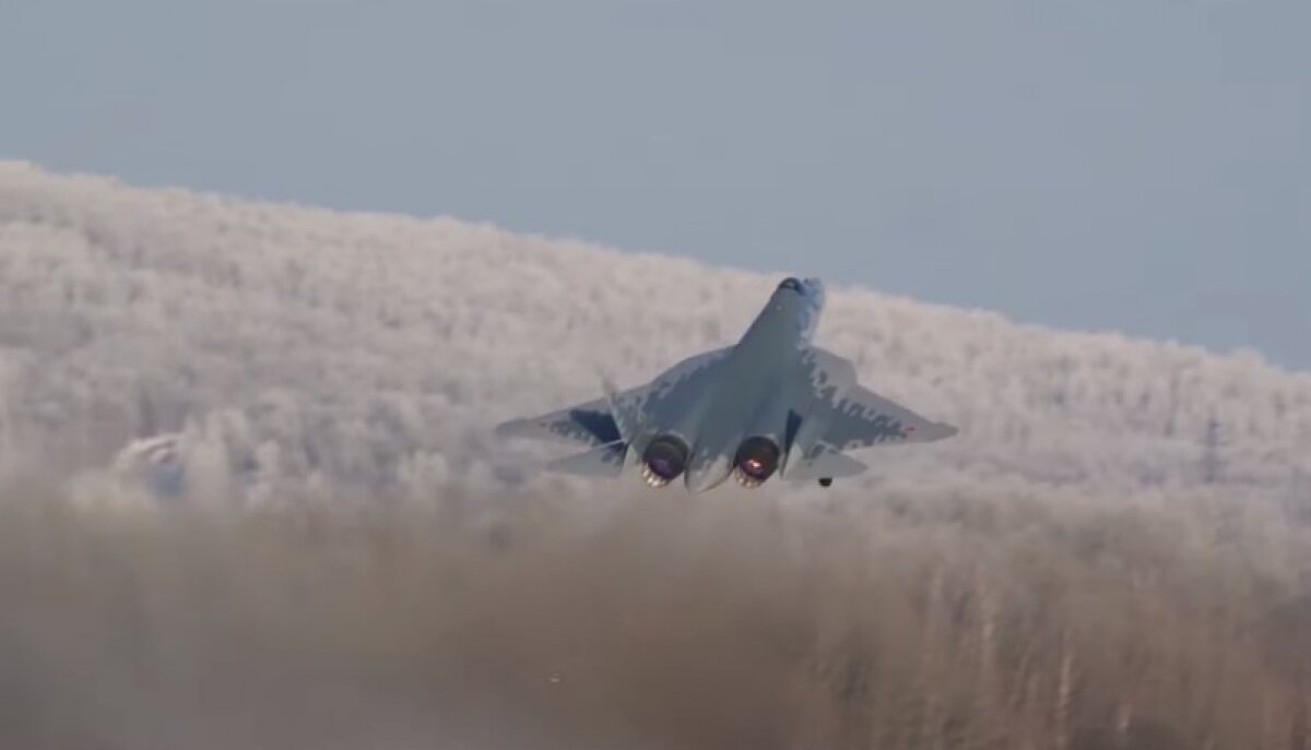 Полет первого серийного истребителя "Су-57" показали на видео 