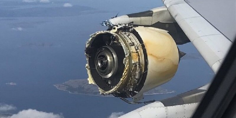 В Интернет попали кадры, как в воздухе разорвался на части двигатель легендарного авиалайнера Airbus 380