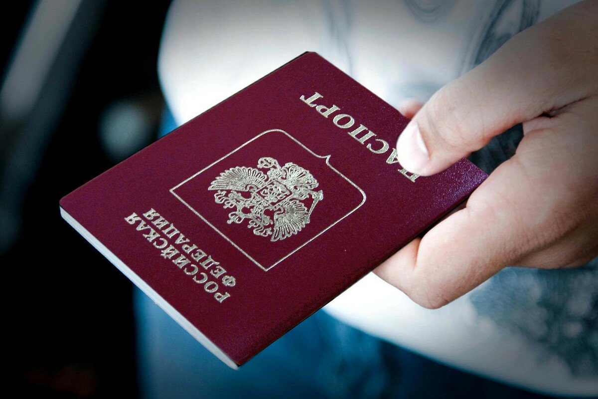 ​В ЛНР появились первые очереди за паспортами России - подробности
