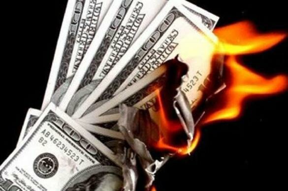 Эксперты заявили, что доллар стоит на пороге краха