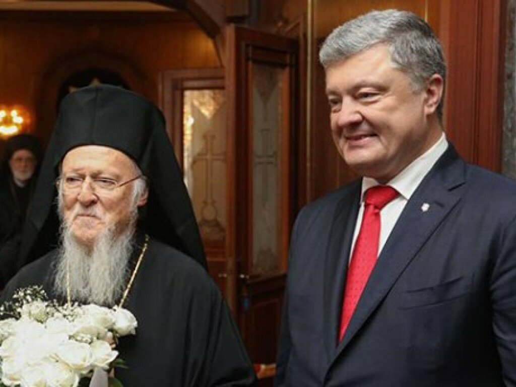 Порошенко рассказал, когда автокефалия украинской церкви будет оформлена официально 