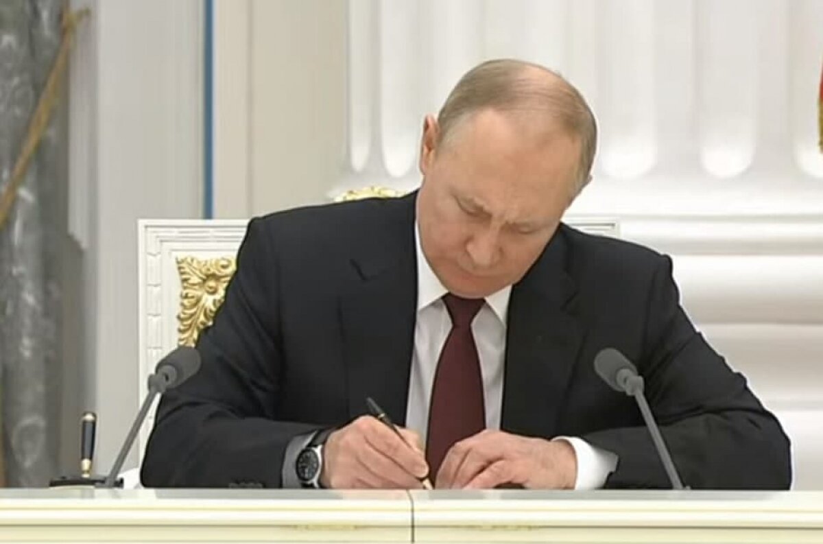 Путин подписал указы о признании Л/ДНР и рассказал о разговоре с Клинтоном о вступлении России в НАТО