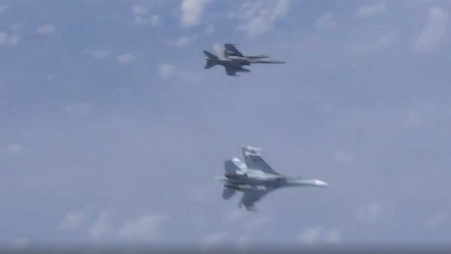 Сближение истребителя F-18 с бортом Шойгу над Балтикой: в НАТО дали объяснения