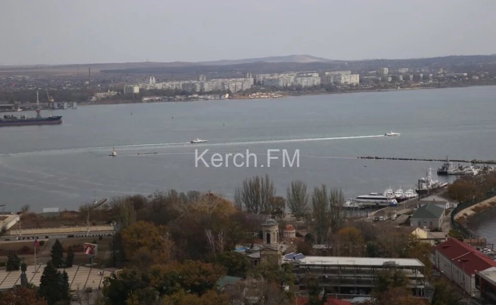 СМИ: появилось видео движения задержанных украинских кораблей в сторону Керченского пролива 