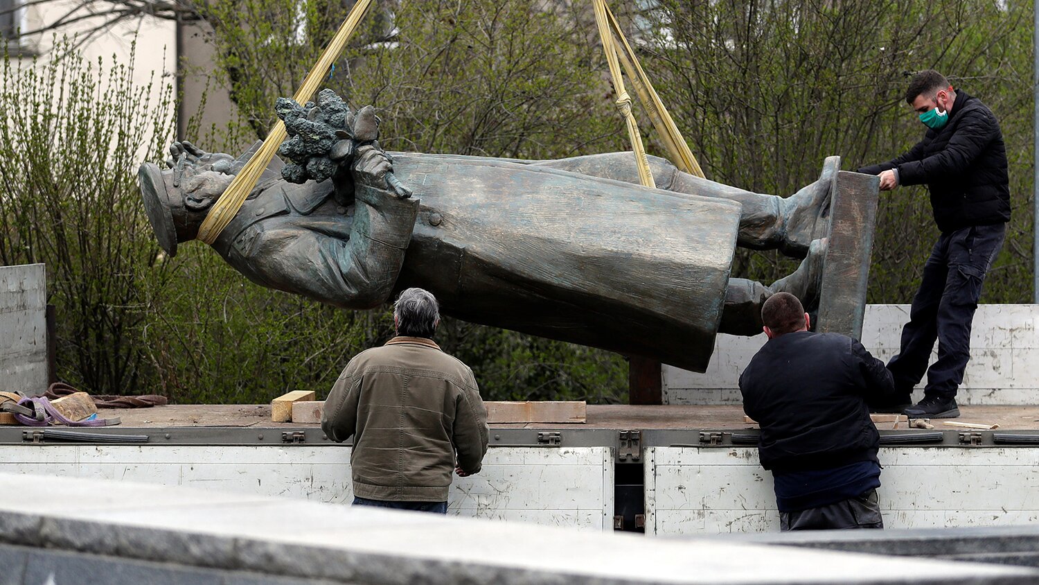 "Грубое вмешательство", - Чехия отреагировала на возмущения РФ из-за сноса памятника Коневу