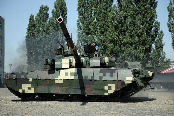 Новейший украинский танк Т-84 "Оплот" сломался в первый же день 