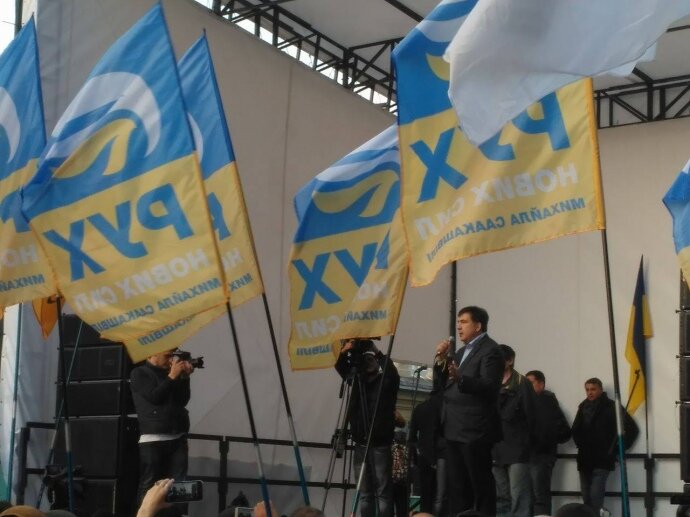 Саакашвили на митинге в Киеве назвал единственную разницу между Порошенко и Януковичем 