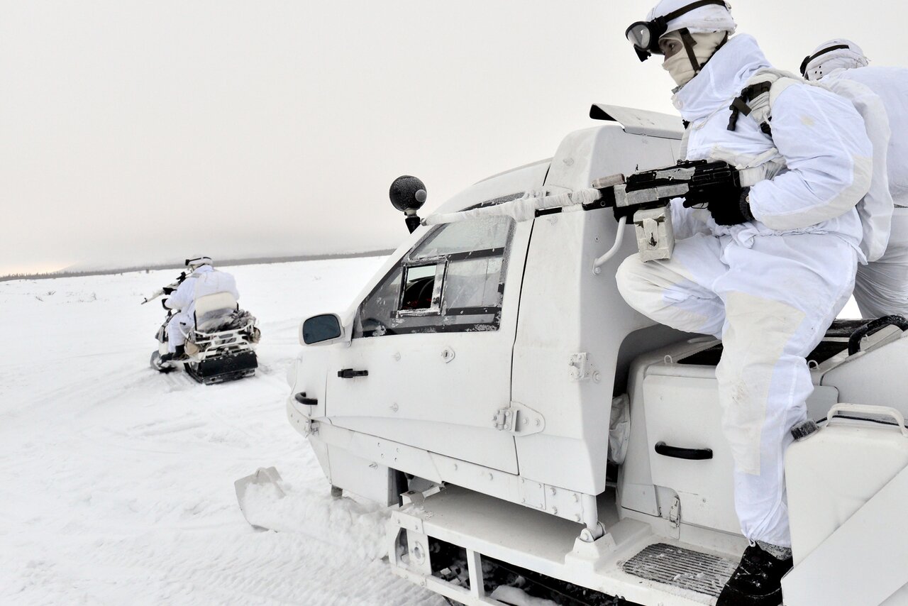 Баранец предрек войну России и США за Арктику: пойдут корабли, полетят вертолеты