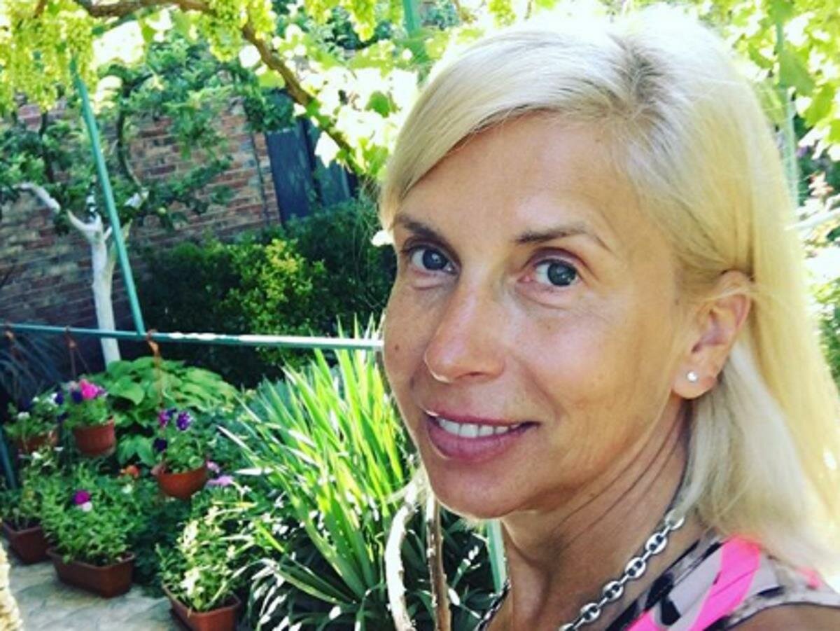 ​Откровенное фото 57-летней Алены Свиридовой раскритиковали в Сети: "Стареть красиво не каждому дано"