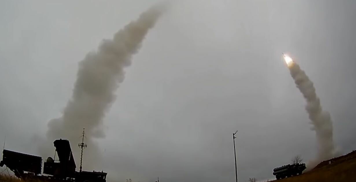 Российские С-400 блестяще отразили “воздушное нападение” – кадры