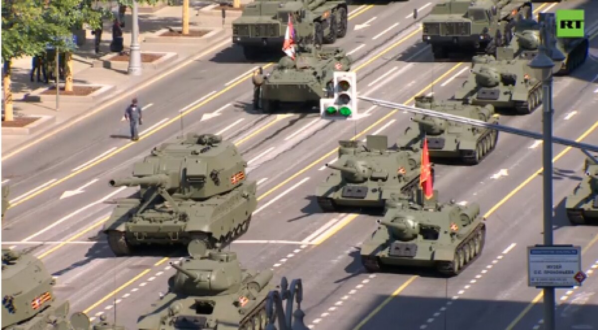 ​Пробивают бетонные стены и перехватывают "Томагавки": на Параде Победы Россия показала миру новую военную технику
