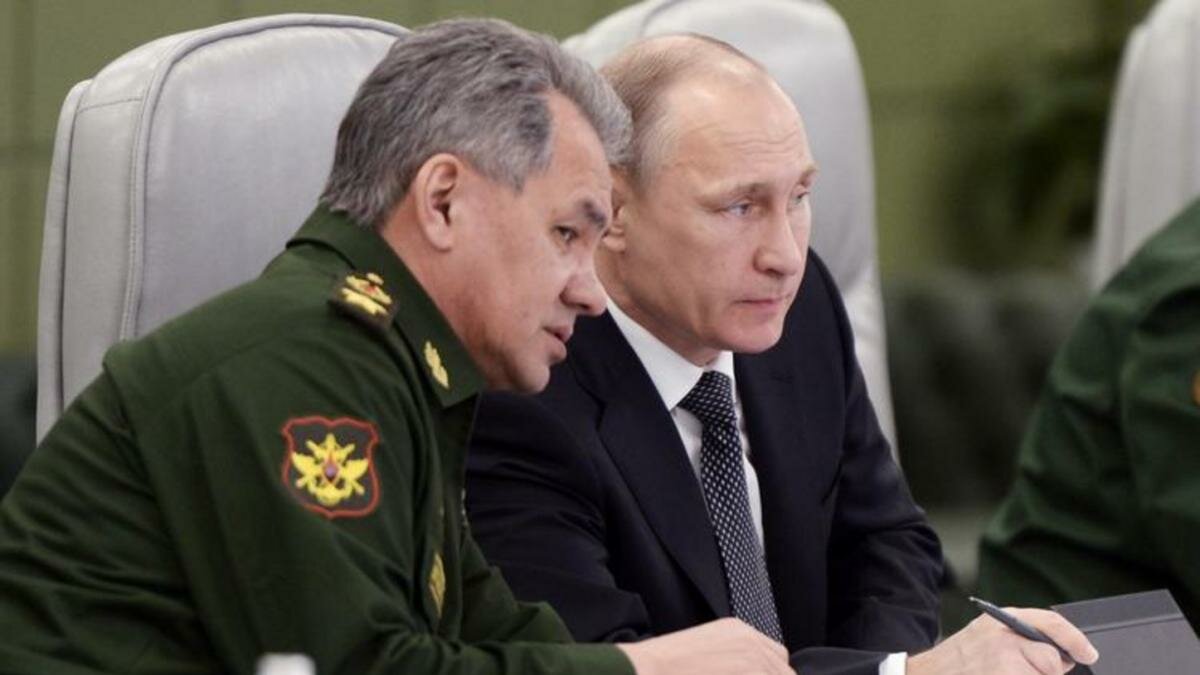 ​Шойгу доложил Путину о начале боевого дежурства первого ракетного полка "Авангард"