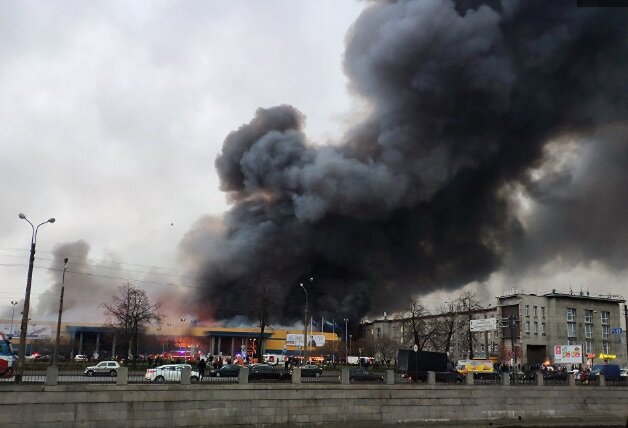 Названа предварительная причина возникновения пожара в гипермаркете "Лента" в Санкт-Петербурге