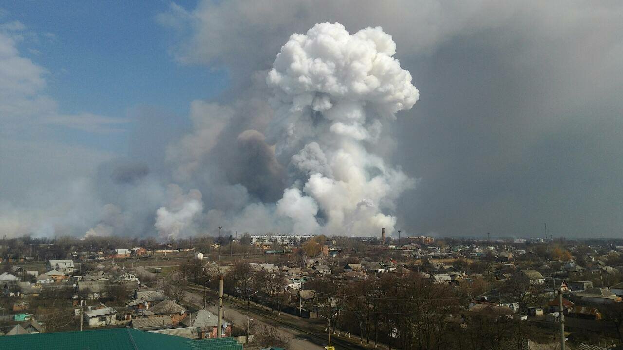 В секунду в Ичне гремят 2-3 взрыва: Минобороны Украины перекрыло дороги к военному складу под Черниговом