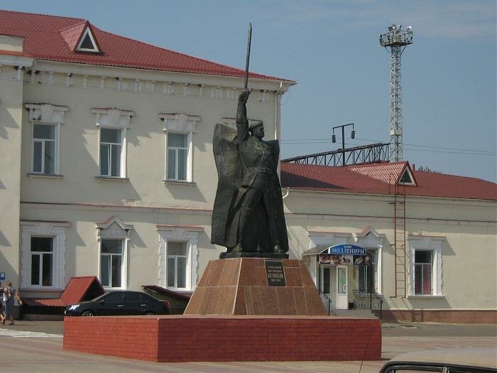 На Украине снесли очередной памятник: в Одесской области разрушен монумент Григорию Котовскому - кадры