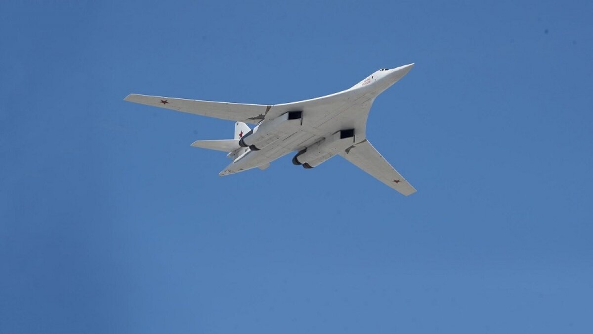 Российские бомбардировщики "Ту-160" установили мировой рекорд беспрерывного полета