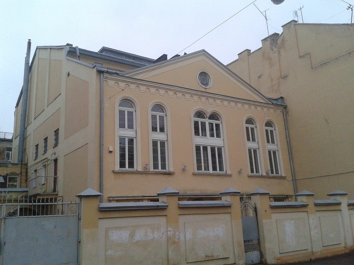 Во Львове сразу две синагоги пострадали от рук вандалов
