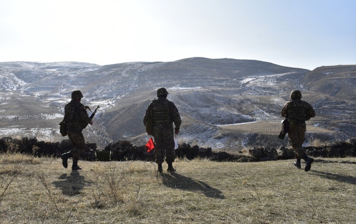 Карабахские бойцы показали, что они не собираются уходить из отвоеванного села Тагавард