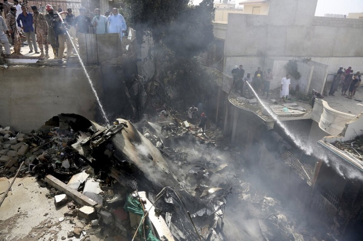 Авиакатастрофа Airbus A320 в Карачи: Пакистан назвал число жертв и имена выживших