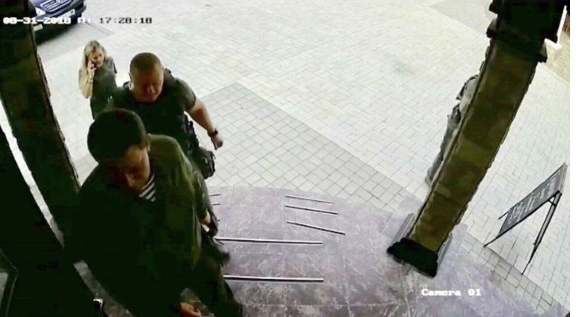 Впервые опубликованы кадры, на которых запечатлены последние секунды жизни главы ДНР Захарченко 